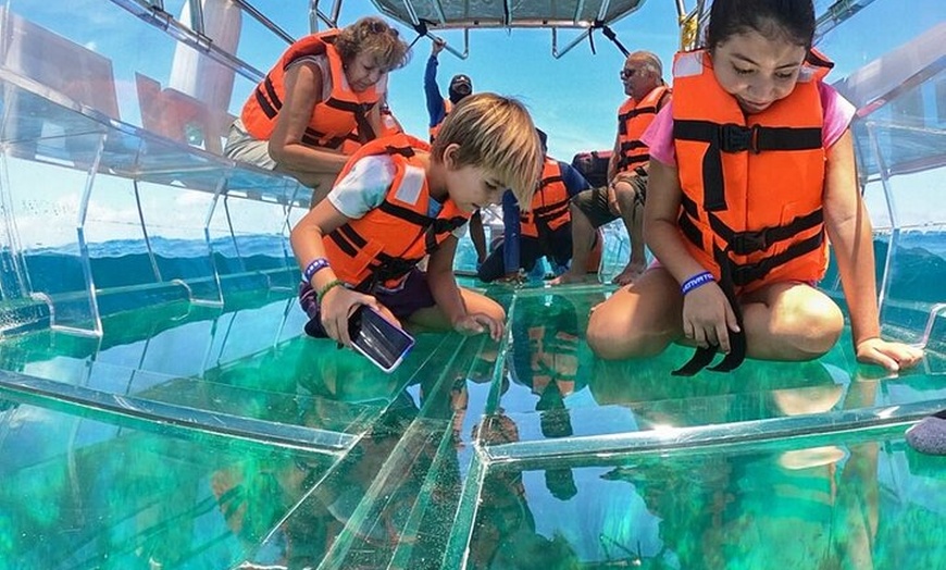 Image 13: Cancun Clear Boat Tour Nichupté & Sea + Drinks Included