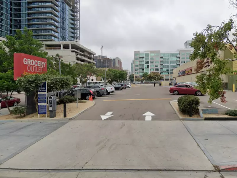 Parking at 1002 Market St. Lot