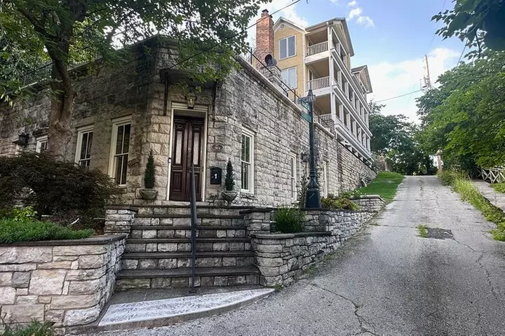 70-Minute Guided Downtown Eureka Springs Walking Tour