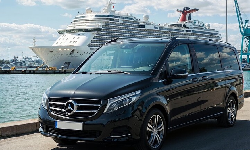 Image 7: Southampton to Gatwick Private Taxi Transfers