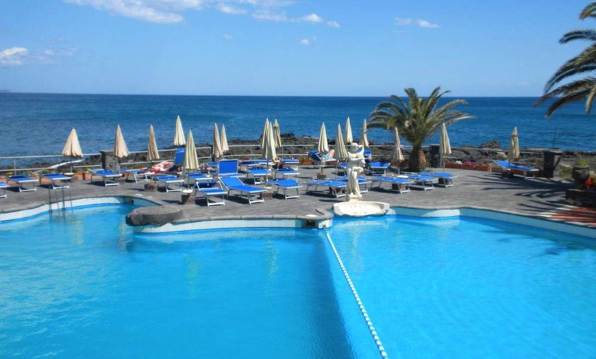 Image 3: ✈ SICILIË | Giardini Naxos - Arathena Rocks 4*, 2 nachten - Aan zee