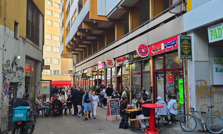 Image 40: Das echte Berlin - Street, Food und History - Tasty Bike Tour