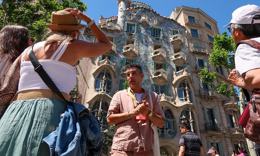 Image 7: Tour de tapas en grupo pequeño por el centro de Barcelona con 6 tap...