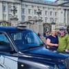 Image 1: London Layover Private Black Cab Tour with Heathrow Hotel Pick Up