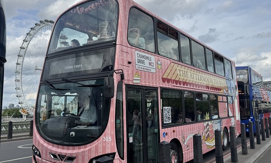 Image 2: London Pizza & Drinks Bus Experience