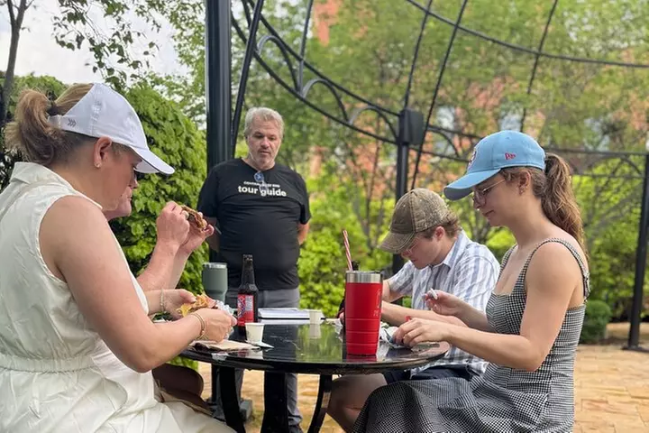 OMG in the CWE: Best of the Central West End Food + History Tour - Primary Image