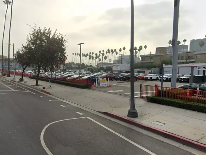 Parking at 6000 Hollywood Blvd. Lot