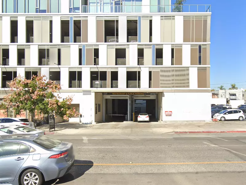 Parking at 6245 Wilshire Blvd. Garage