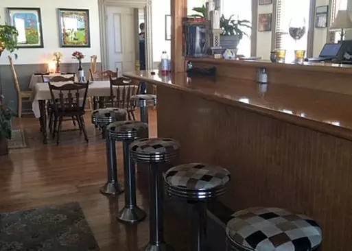 5% Cash Back at Stomping Grounds Grille