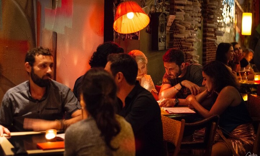 Image 15: Gastronomía local y música en directo en Ciutat Vella Barcelona