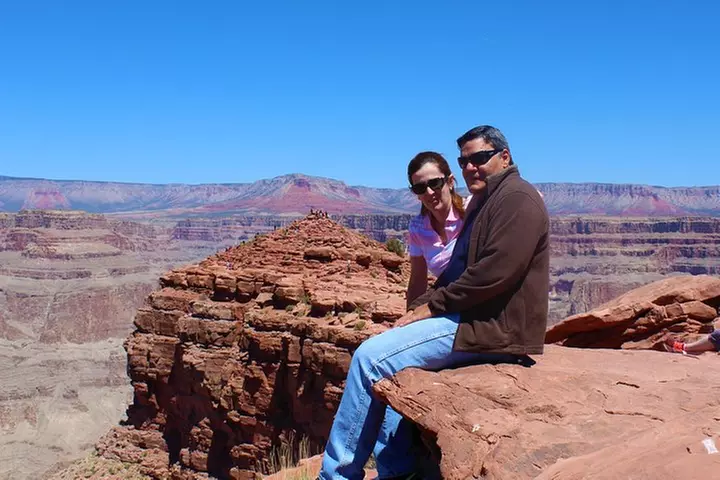 Grand Canyon Tour In Spanish with Helicopter and Boat Ride