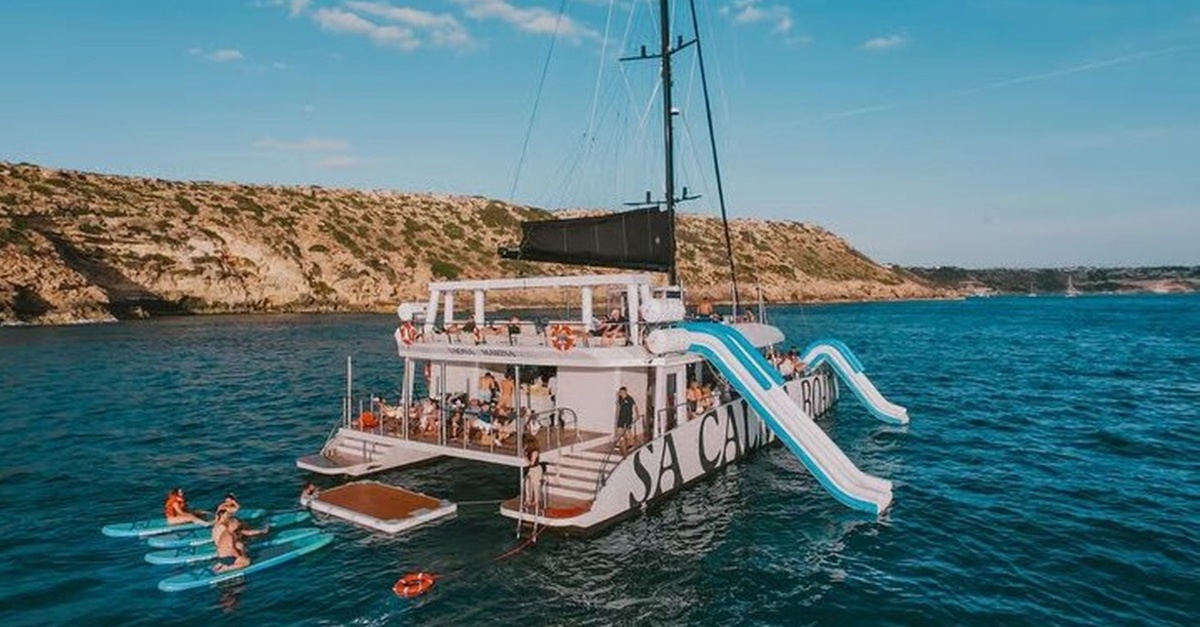 Excursión en catamarán con catering y snorkel en Palma de Mallorca
