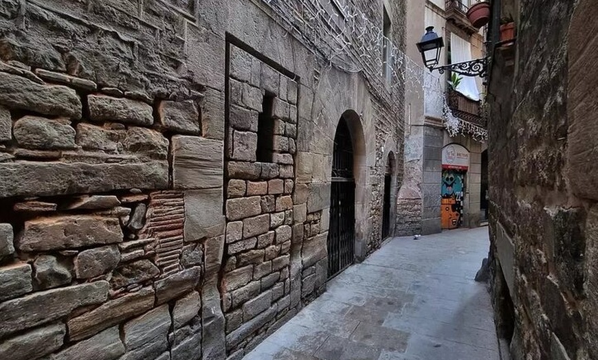 Image 18: Tour privado a pie por el Barrio Gótico y El Born con guía local