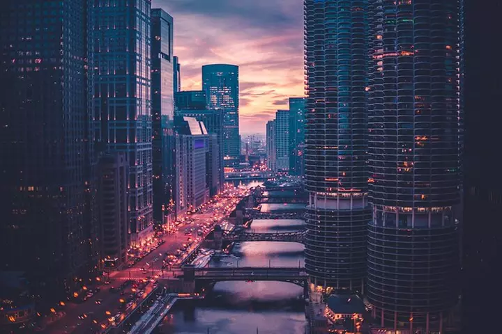 Chicago 4-Hour Sightseeing Transfer by Luxury SUV