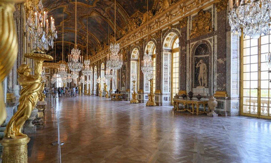 Image 6: Château de Versailles et domaine de Marie-Antoinette avec guide expert
