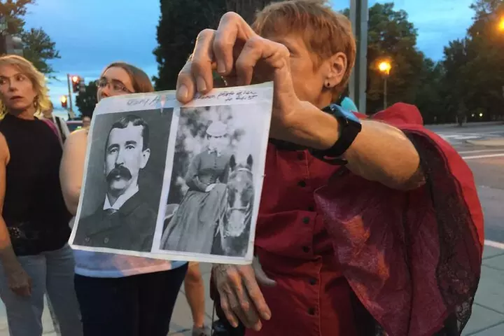 Haunted Nashville Night-Time Walking Tour with Costumed Guide