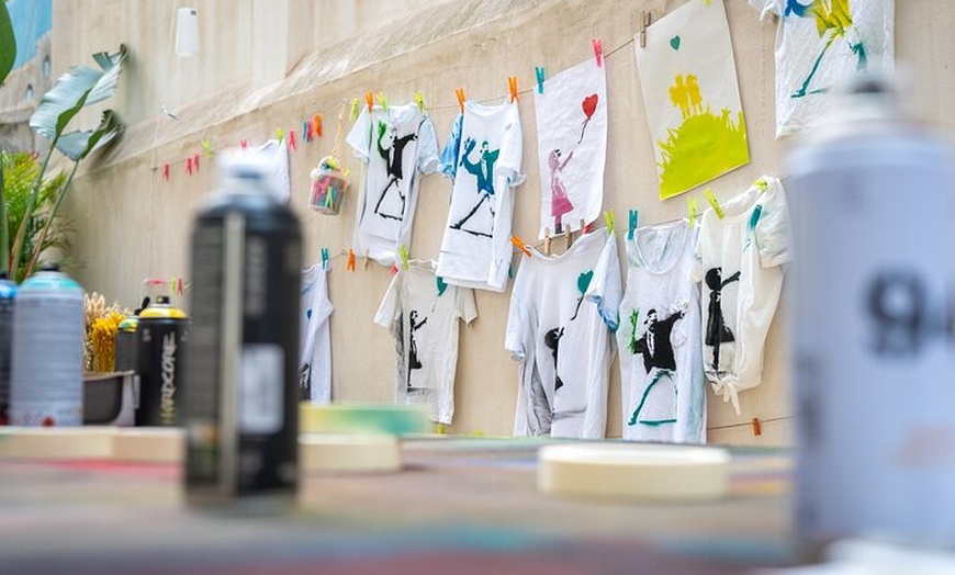 Image 8: Entrada al Museo con Taller de Arte de Stencil y Spray