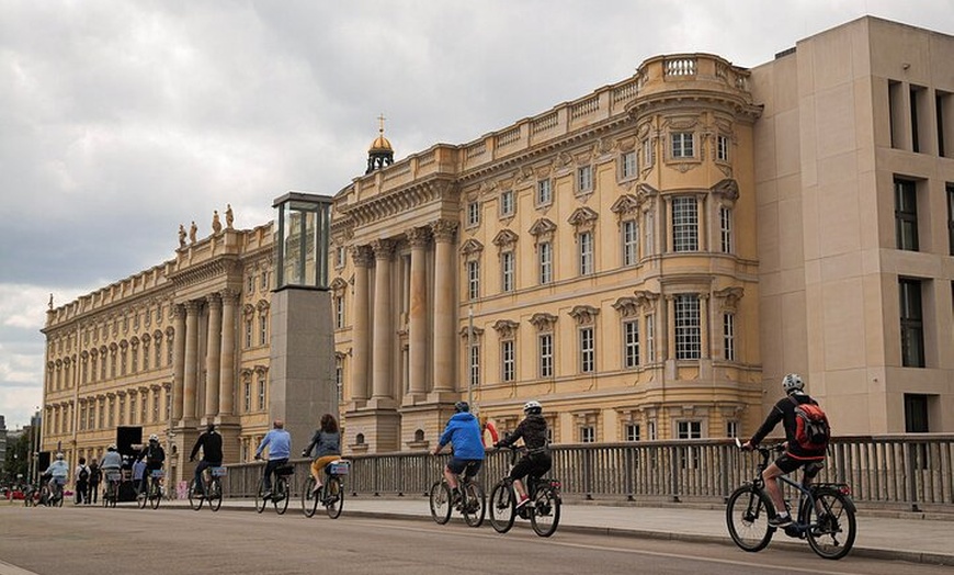 Image 7: Berlin: Schulklassen-Radtour zur Berliner Mauer und zum Dritten Reich