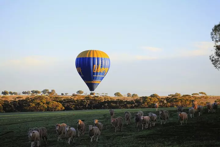 Hot Air Balloon Flights in Perth (Avon Valley) with breakfast