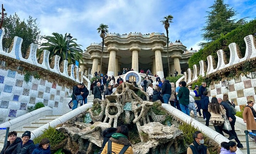 Image 3: Exclusiva visita guiada por Park Guell con acceso rápido
