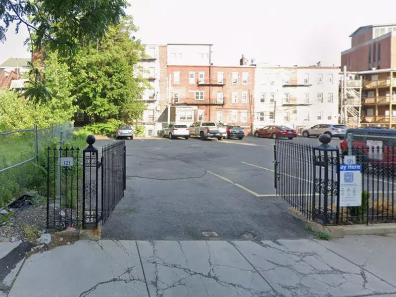 Parking at 121 Liverpool St. Lot