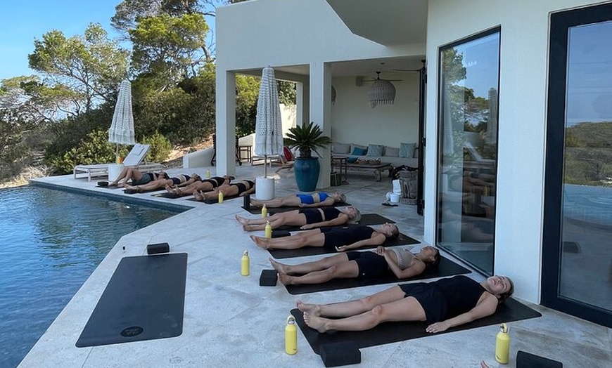 Image 5: Clase privada de yoga en tu villa, (vacaciones) en casa o evento – ...
