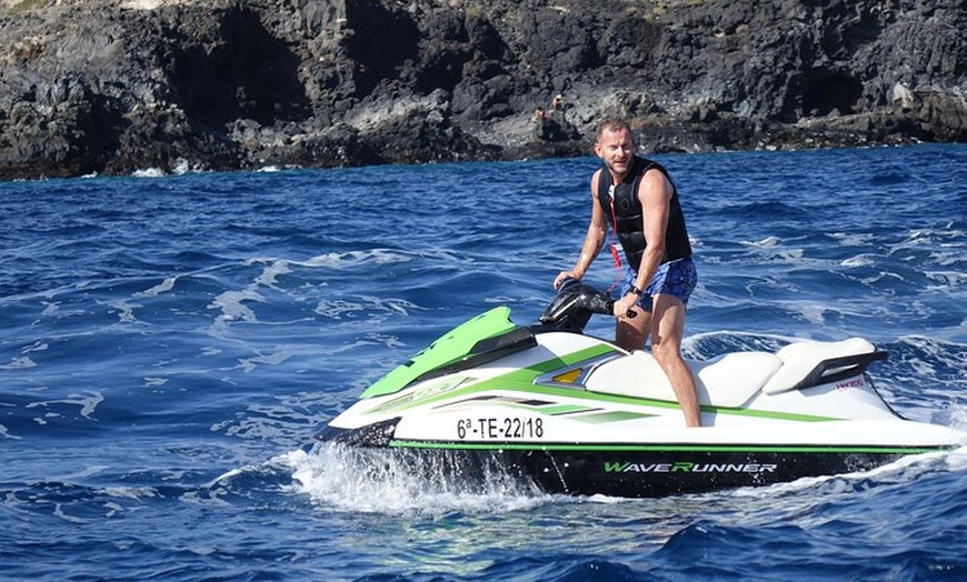 Image 6: Paseo "Turbo Jet Ski" para 2 personas en Tenerife con recogida (1 m...