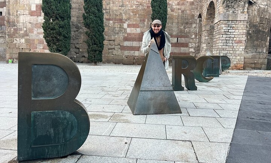 Image 14: Recorrido en bicicleta al amanecer: Barcelona ante las multitudes