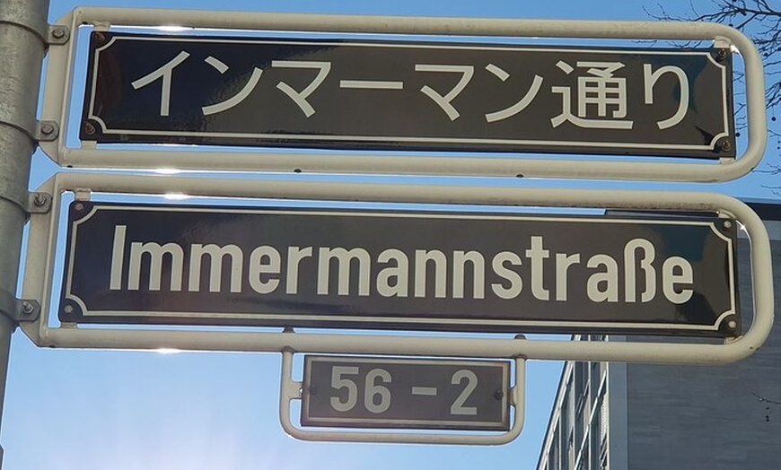 Image 2: Konnichiwa Little Tokyo Führung jederzeit wie mit einem Local