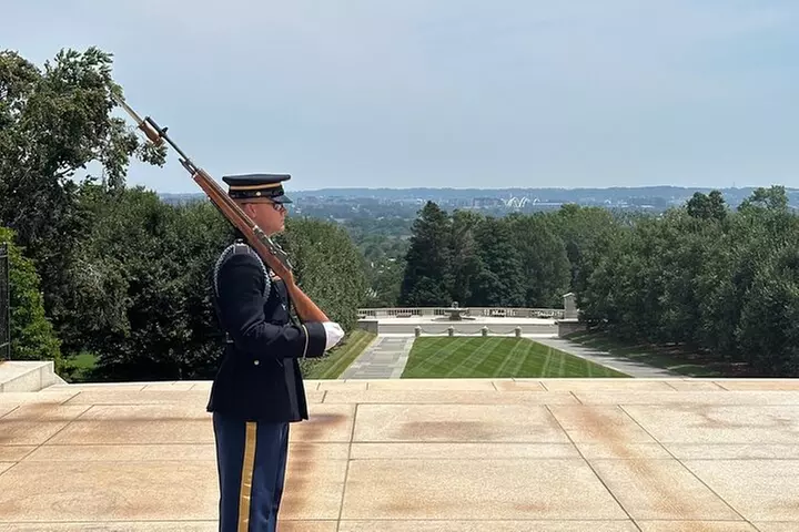 Arlington Cemetery Guided History Tour with Changing of the Guard