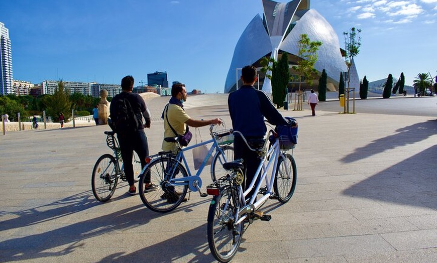 Image 4: Divertido paseo en bicicleta por Valencia