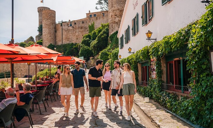 Image 10: Barcelona : Tour de 2 días por Montserrat, Girona y Costa Brava