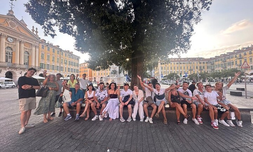 Image 2: Belle visite à pied de la vieille ville et de la promenade des Anglais