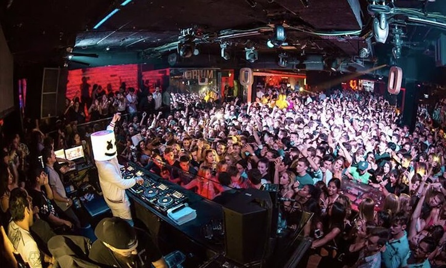 Image 12: Experiencia de crucero en barco por Barcelona y pasaporte de fiesta