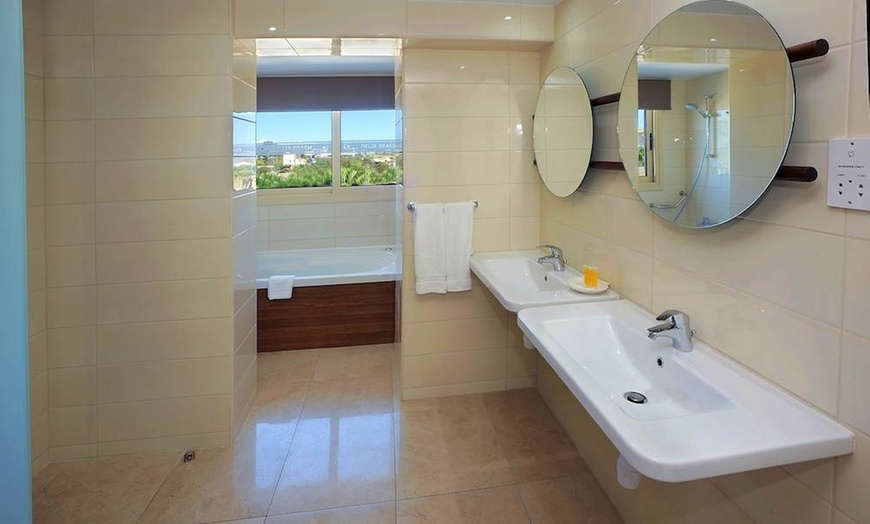 Image 19: ✈ ZYPERN | Ayia Napa - Nelia Beach Hotel 3*, 3 Nächte - Außenpool