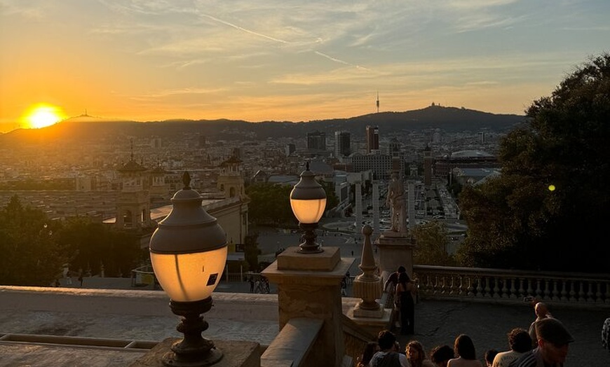 Image 12: Barcelona : Tour mágico de Montjuïc con cata de vinos