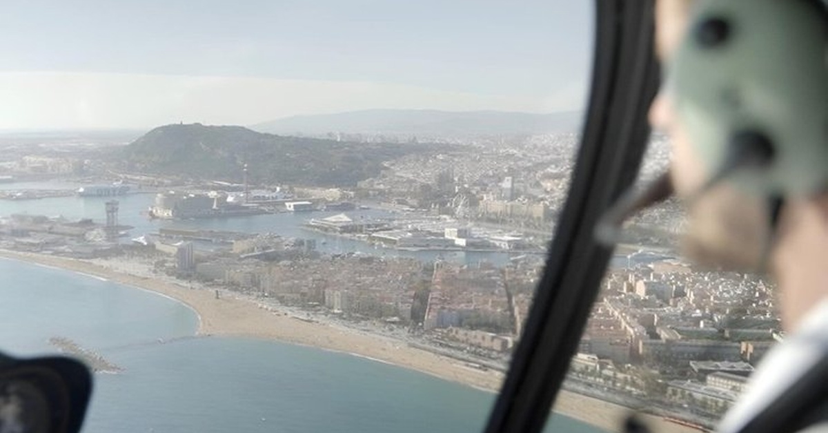 Tour en helicóptero sobre Barcelona y crucero por su puerto