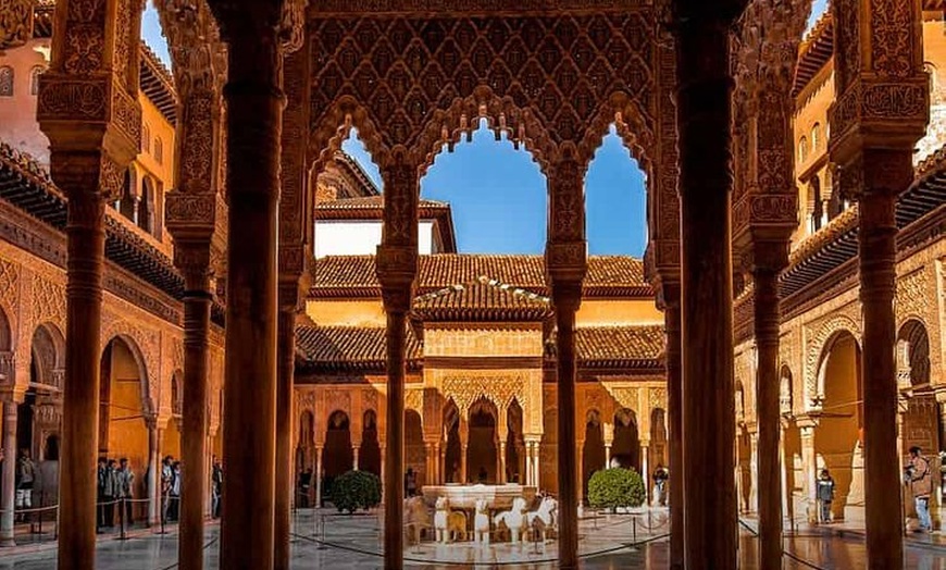 Image 13: Excursión combinada exclusiva de Granada: visita guiada Alhambra + ...