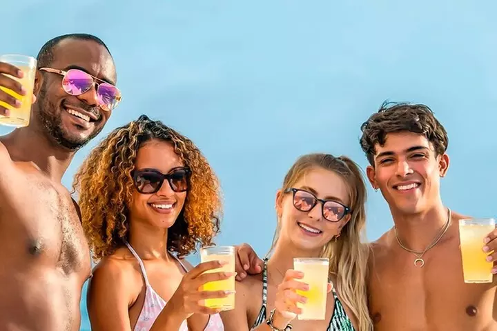 Isla Mujeres Tour in Private Catamaran with Food & Drinks