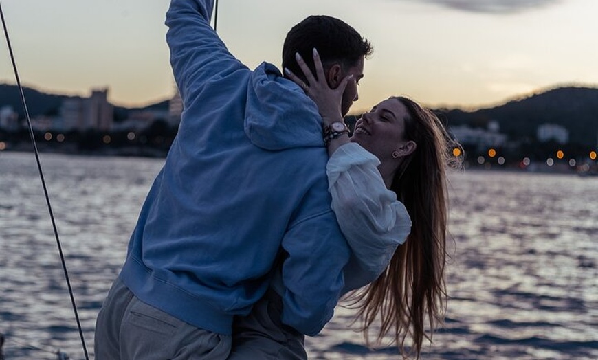 Image 8: Yate a vela privado por la Bahía de Palma y calas cercanas