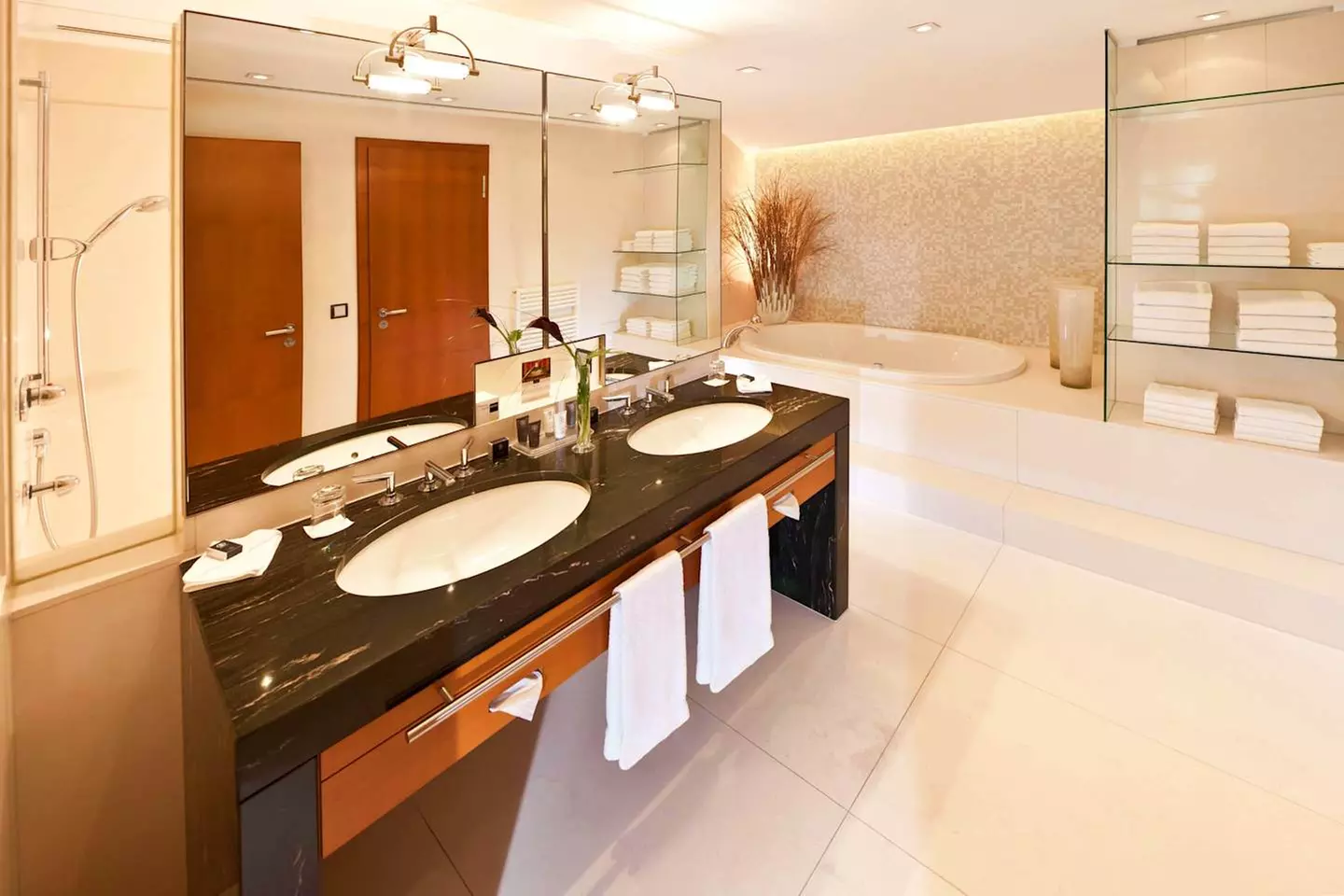 ✈ DEUTSCHLAND | Köln - Dorint Hotel An der Messe Köln 4*, 2 Nächte ...