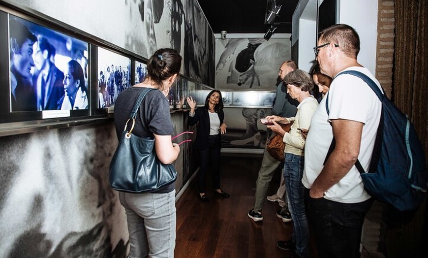 Image 5: Tour a pie por Sevilla, Museo Flamenco y crucero por el Guadalquivir