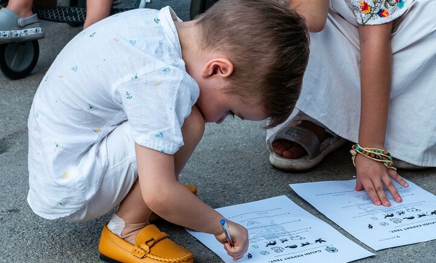 Image 7: Excursión en grupo pequeño a la Sagrada Familia de Barcelona para n...
