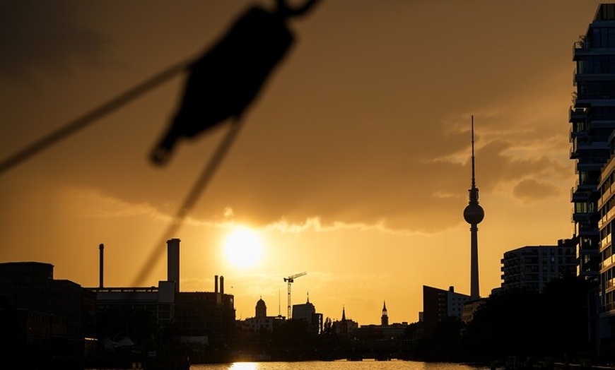 Image 5: Alt-Berliner Bierabend Sonnenuntergangsfahrt auf Dampfschiff
