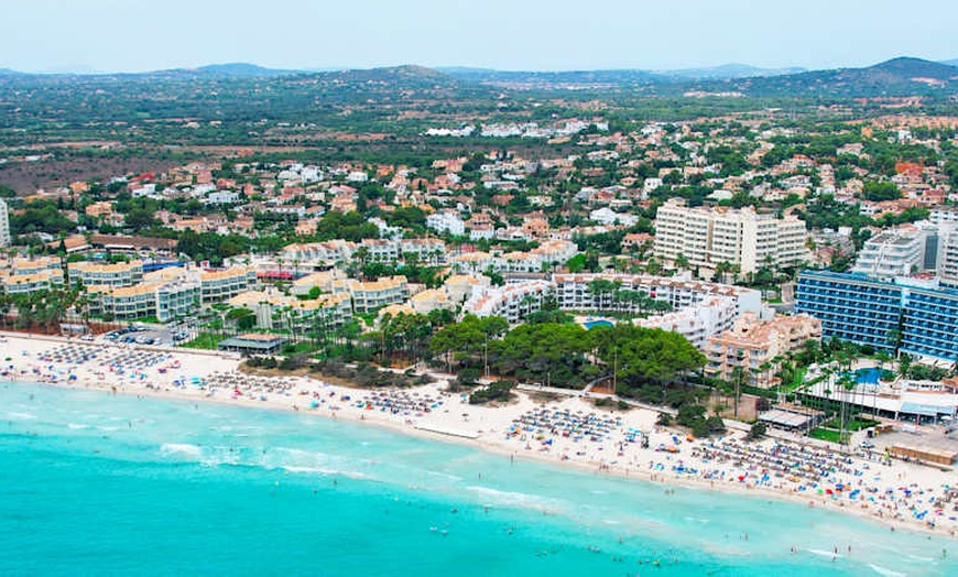 Image 1: ✈ MAJORQUE | Sa Coma - BJ Apartamentos Club Sa Coma 2* - Aqua Parc