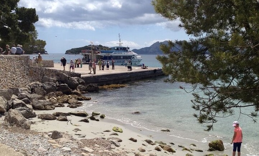 Image 5: 8 - Hora Formentor y Mercado de Sineu con paseo en barco Tour en Ma...