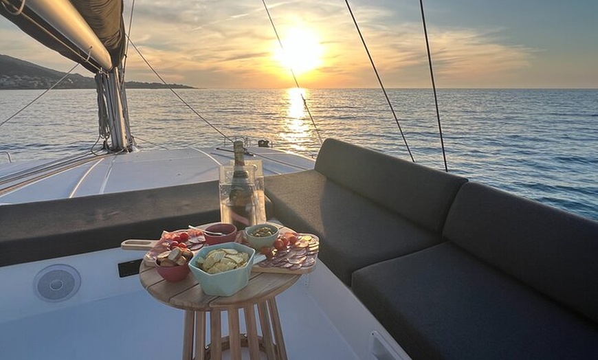 Image 2: Excursion gourmande Coucher de soleil en Catamaran - L'ile-rousse