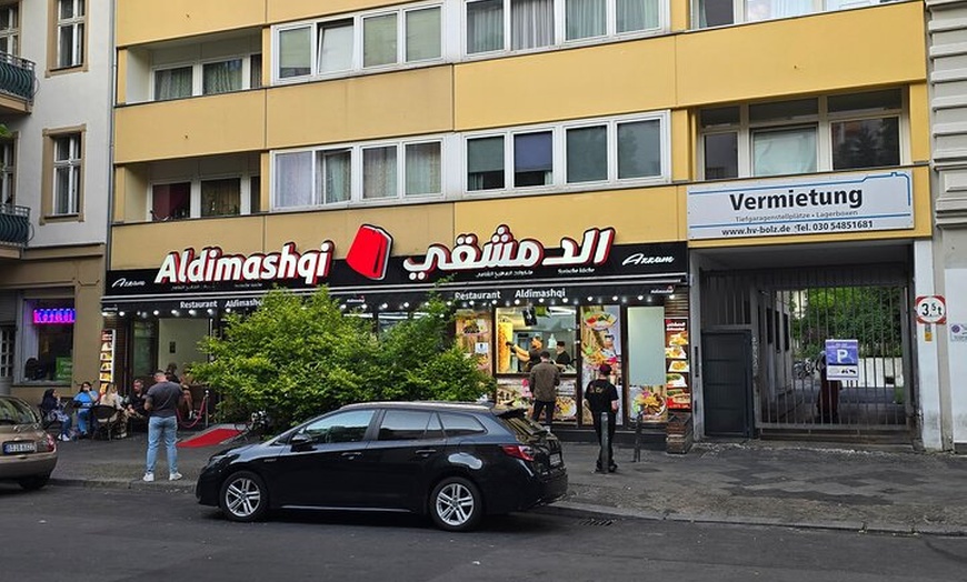 Image 38: Berlin VIP TOUR - Private Bus Tour inklusive Chauffeur und Guide