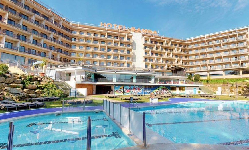 Image 16: ✈ COSTA BRAVA | Lloret de Mar - Hotel Samba 3* - Piscines