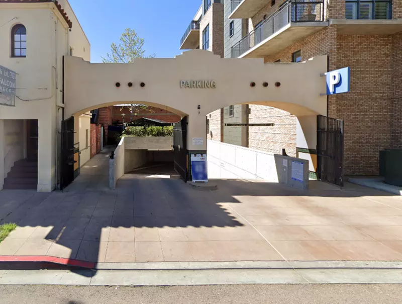 Parking at Paseo de Mission Hills Garage